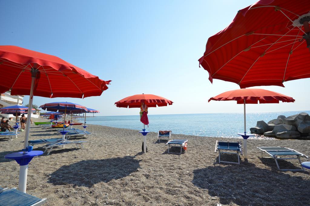 Hotel Residence Il Gabbiano Cirò Marina Esterno foto