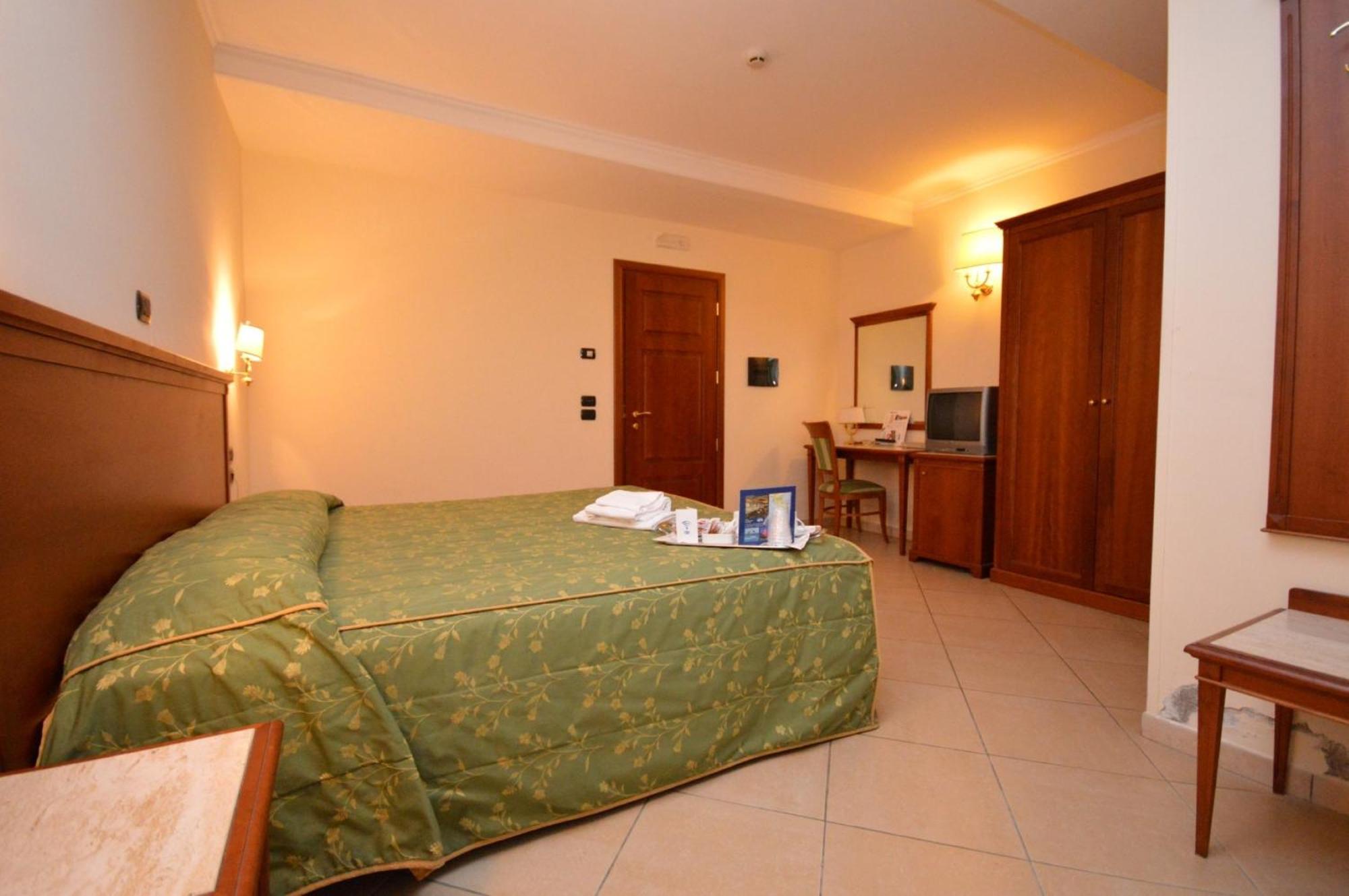 Hotel Residence Il Gabbiano Cirò Marina Camera foto