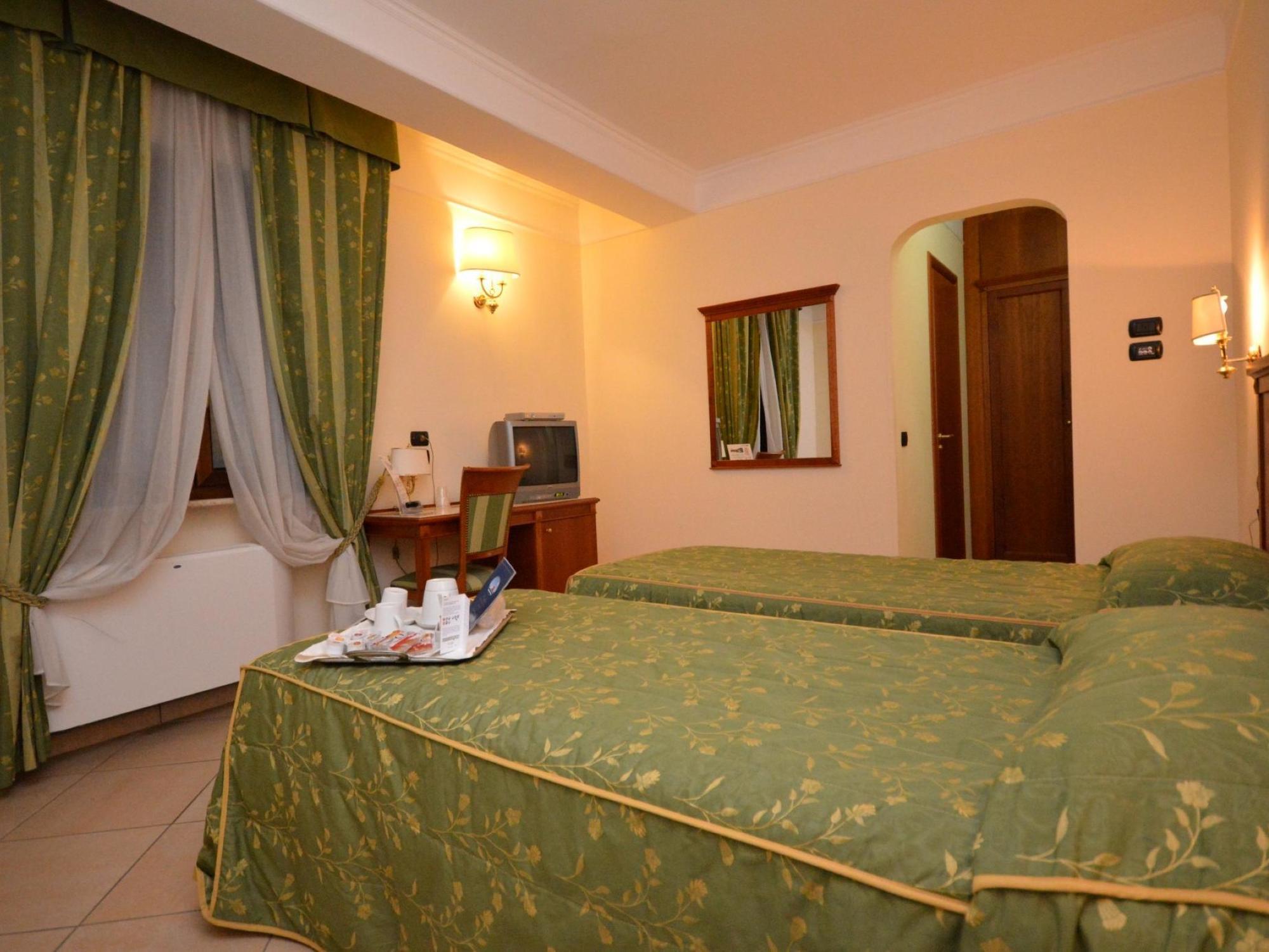 Hotel Residence Il Gabbiano Cirò Marina Esterno foto