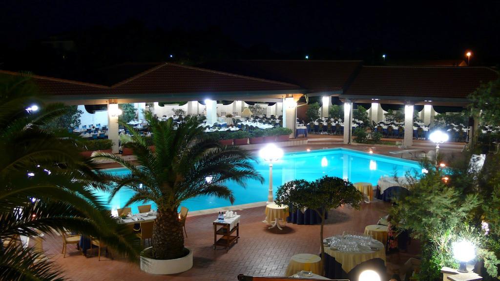 Hotel Residence Il Gabbiano Cirò Marina Esterno foto