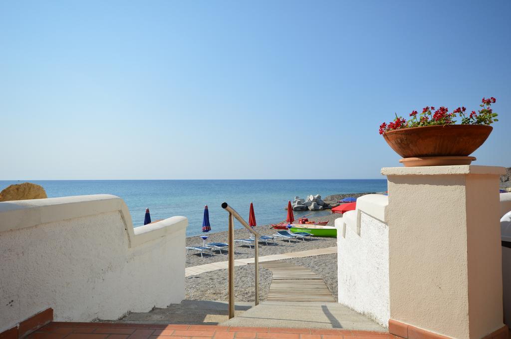 Hotel Residence Il Gabbiano Cirò Marina Esterno foto