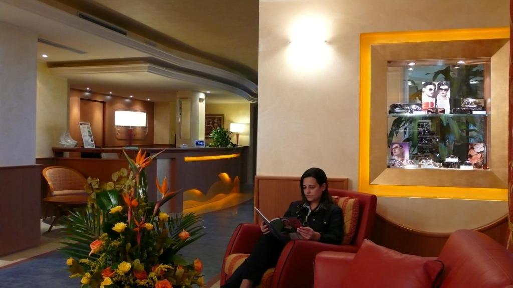 Hotel Residence Il Gabbiano Cirò Marina Esterno foto