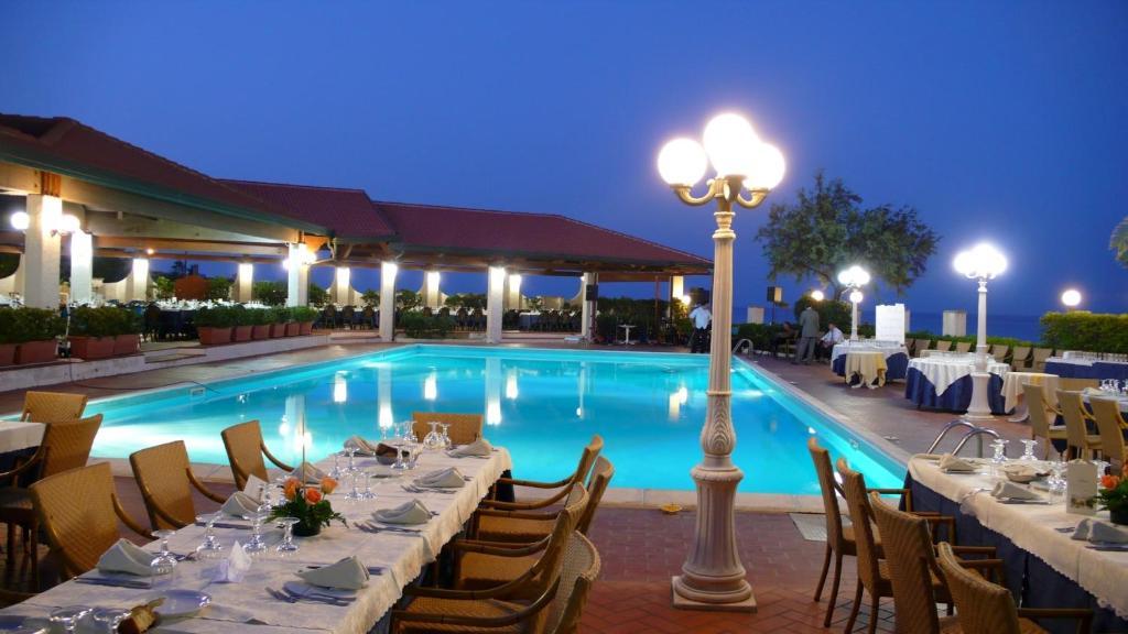 Hotel Residence Il Gabbiano Cirò Marina Esterno foto