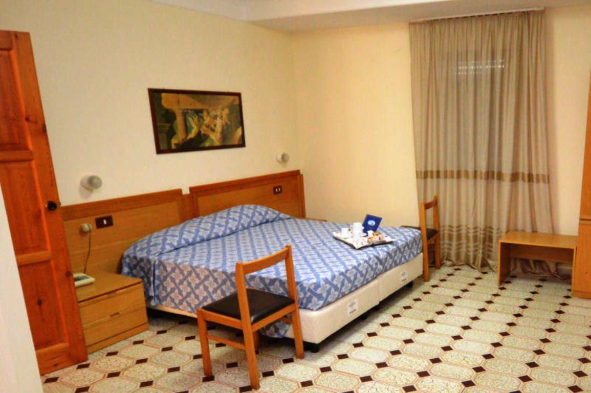 Hotel Residence Il Gabbiano Cirò Marina Camera foto