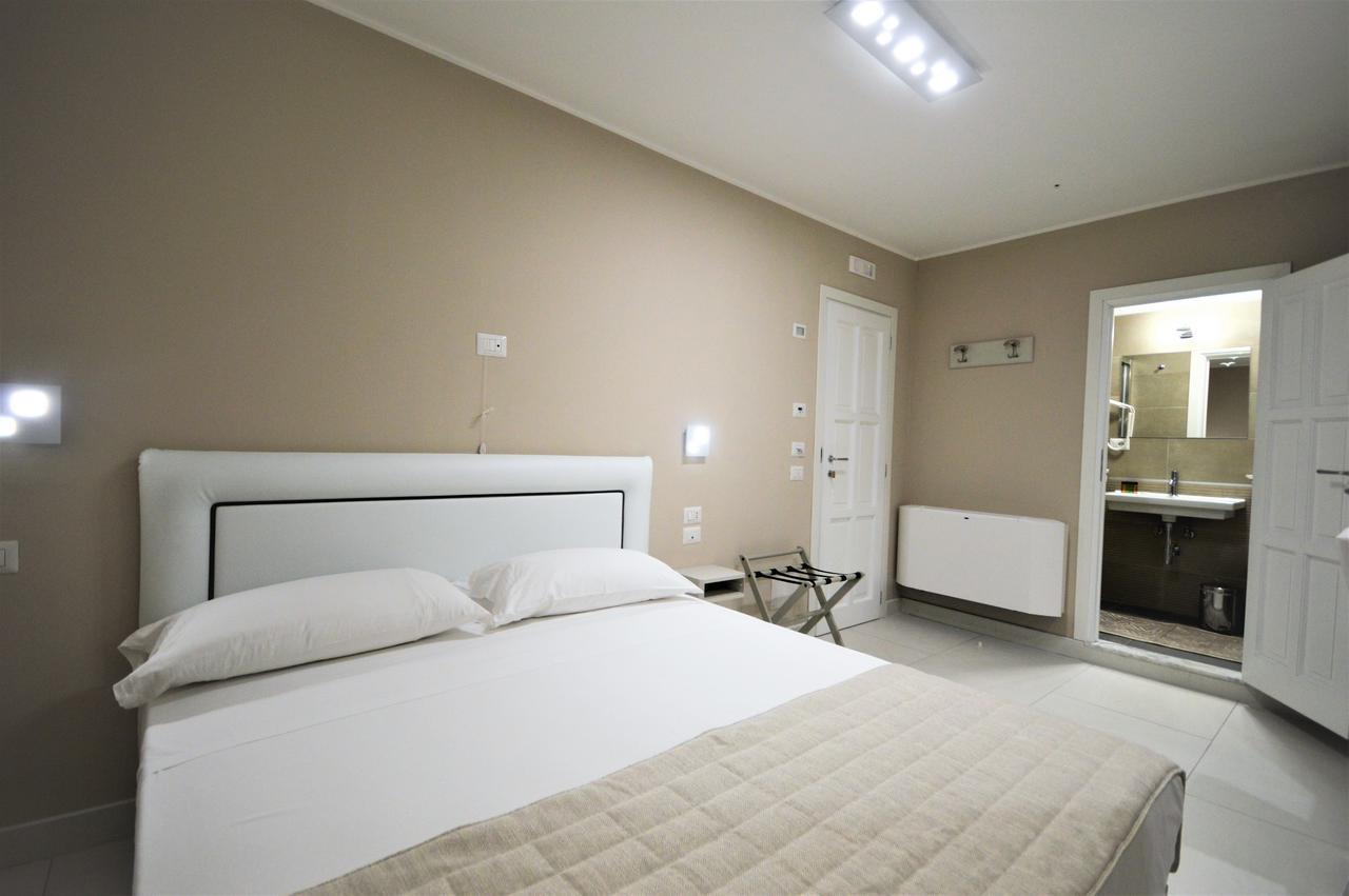 Hotel Residence Il Gabbiano Cirò Marina Esterno foto