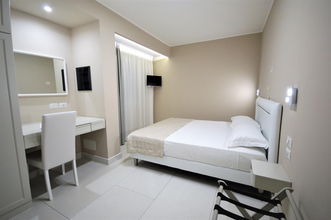 Hotel Residence Il Gabbiano Cirò Marina Esterno foto