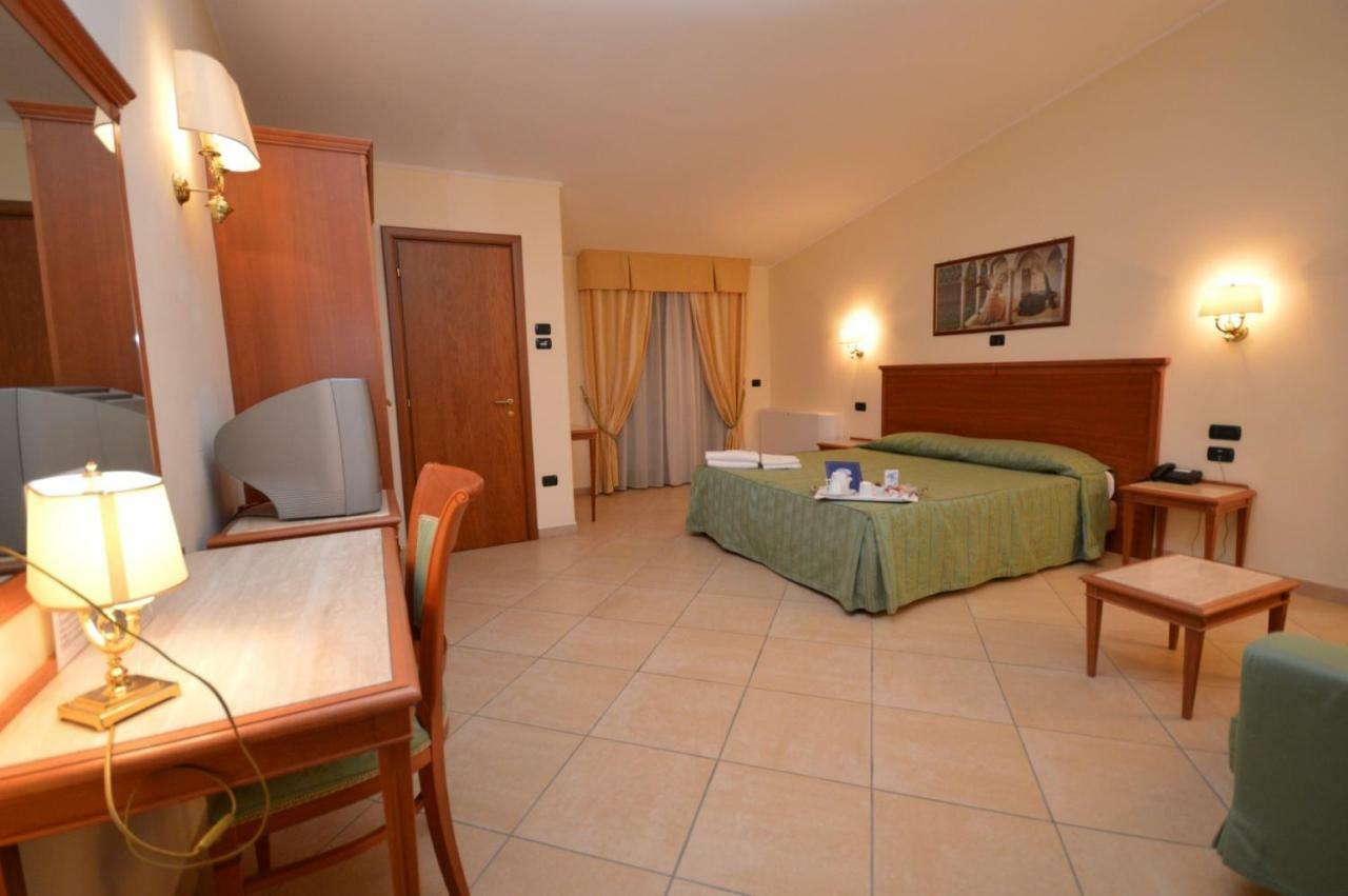 Hotel Residence Il Gabbiano Cirò Marina Camera foto